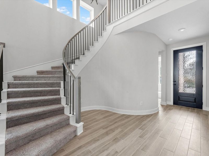 Spacious, unfurnished interior of a new home in Sienna, Missouri City (Image 15).