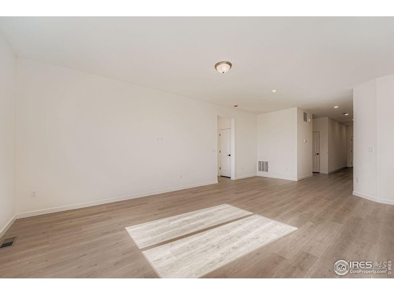 Spacious, unfurnished interior of a new home in Farmstead, Berthoud (Image 19).