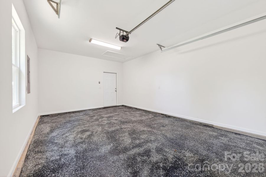 Spacious, unfurnished interior of a new home in , Shelby (Image 20).