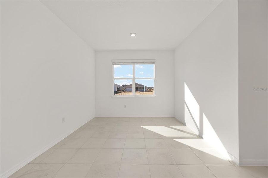 Spacious, unfurnished interior of a new home in Calesa Township, Ocala (Image 32).