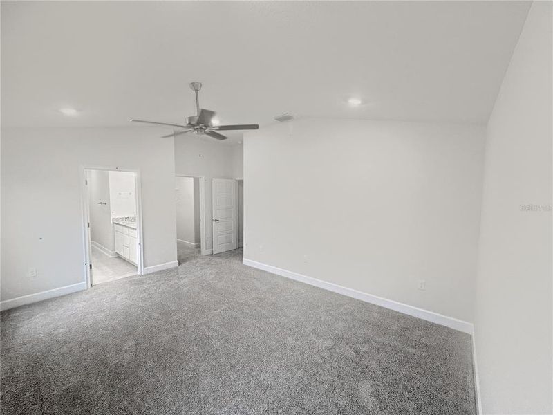 Spacious, unfurnished interior of a new home in , St. Cloud (Image 15).