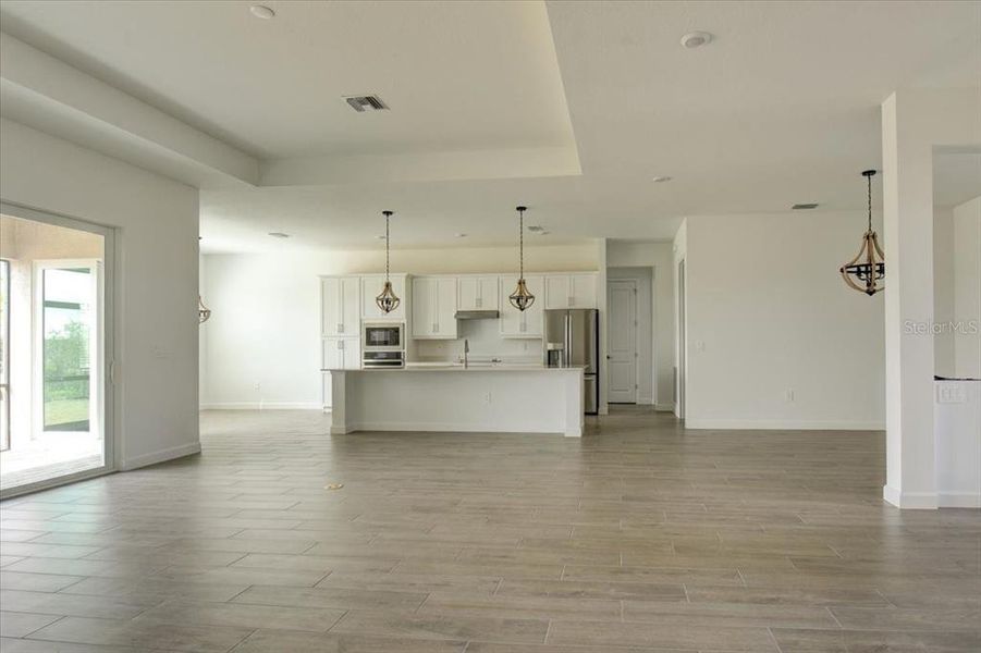 Spacious, unfurnished interior of a new home in Harbor East, Port Charlotte (Image 14).
