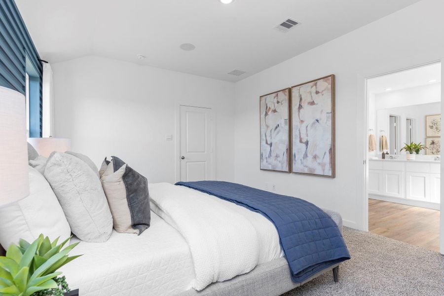 Furnished interior view inside a new home in , Iowa Colony (Image 31).