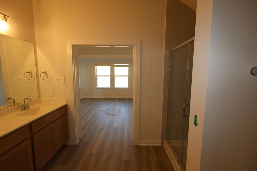 Spacious, unfurnished interior of a new home in Lone Star Landing, Montgomery (Image 13).