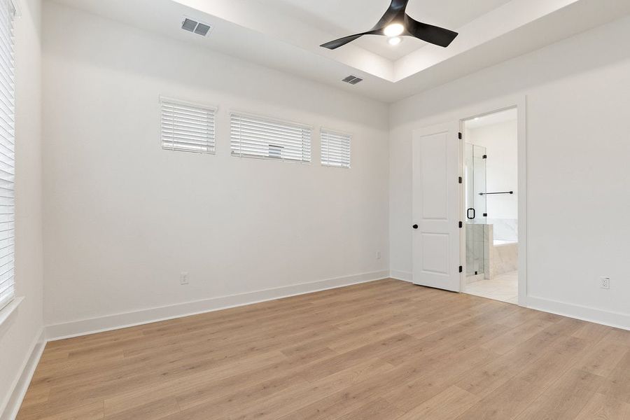Spacious, unfurnished interior of a new home in Sauls Ranch, Round Rock (Image 18).