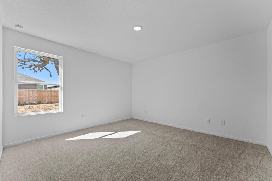 Spacious, unfurnished interior of a new home in Friendship Oaks, Fredericksburg (Image 18).