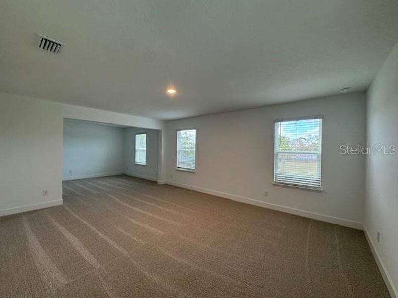 Spacious, unfurnished interior of a new home in Harrell Oaks, Orlando (Image 8).