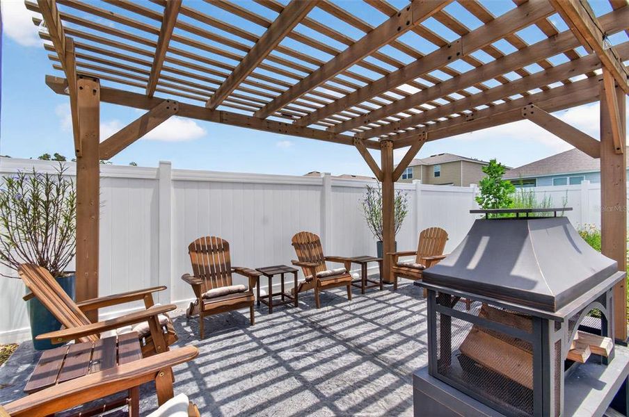 Exterior details and patio area of a home in Briarwood, Alachua (Image 23).