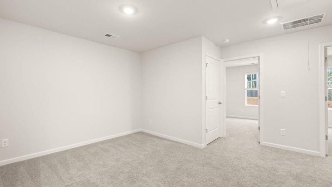 Spacious, unfurnished interior of a new home in Carlton, Douglasville (Image 18).