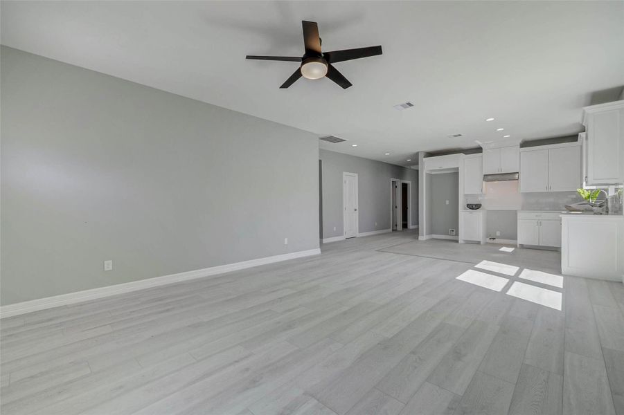 Spacious, unfurnished interior of a new home in , Houston (Image 16).