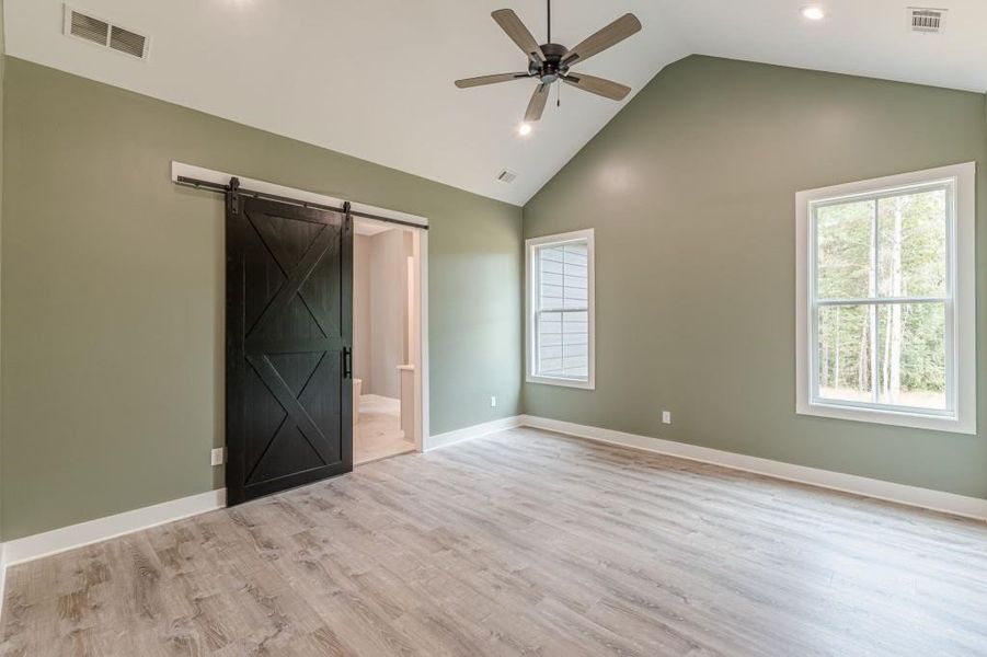 Spacious, unfurnished interior of a new home in , Bremen (Image 41).