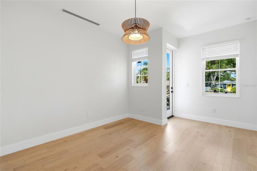 Spacious, unfurnished interior of a new home in , St. Petersburg (Image 22).
