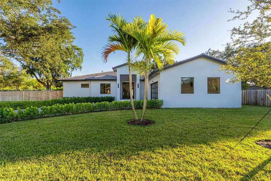 Exterior details and patio area of a home in , Cutler Bay (Image 58).