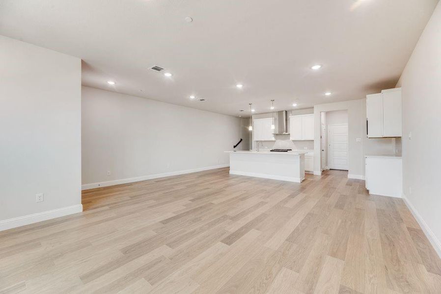 Spacious, unfurnished interior of a new home in Bayside, Rowlett (Image 24).