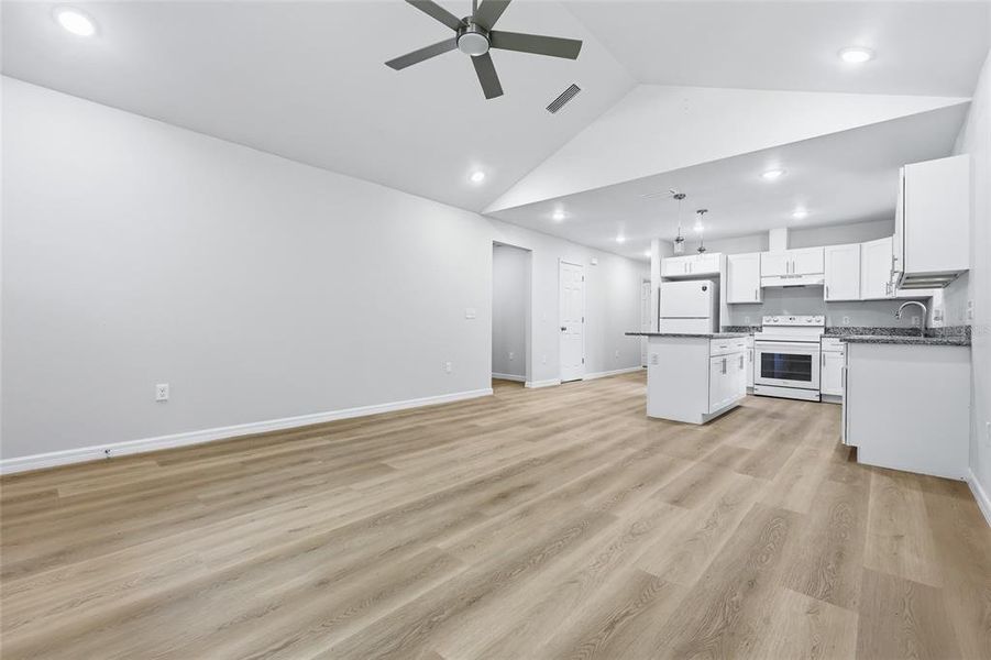 Spacious, unfurnished interior of a new home in , Gainesville (Image 10).