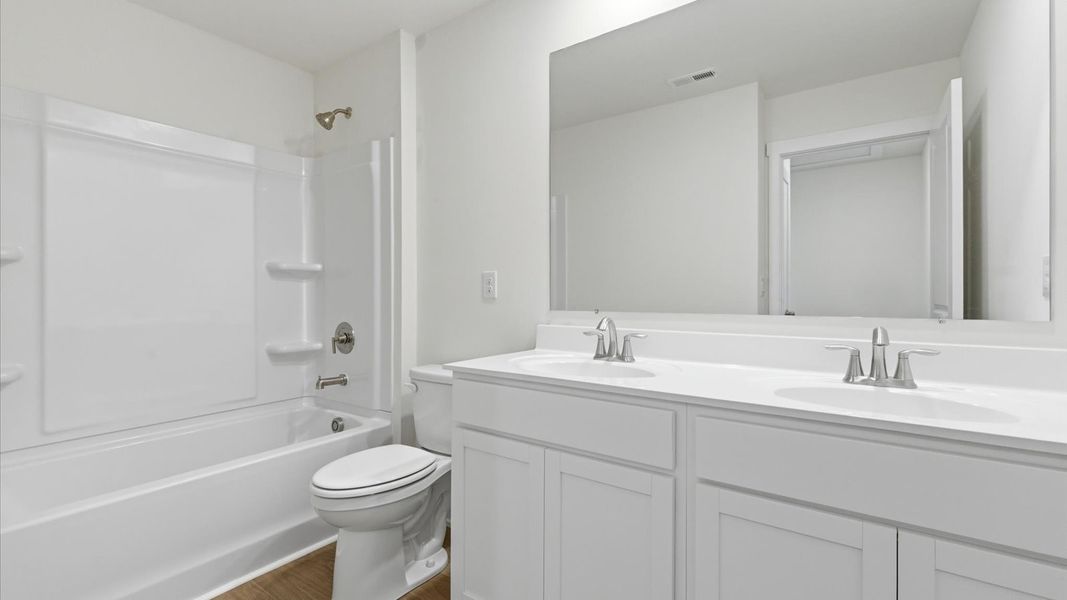 Furnished interior view inside a new home in Oak Hill, Vonore (Image 12).