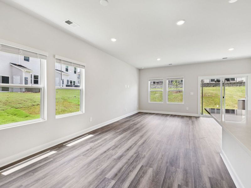 Spacious, unfurnished interior of a new home in Galloway Ridge, Charlotte (Image 8).