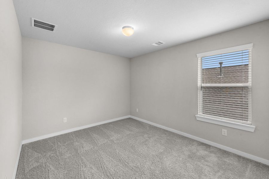 Spacious, unfurnished interior of a new home in Barton Creek Ranch, Conroe (Image 26).