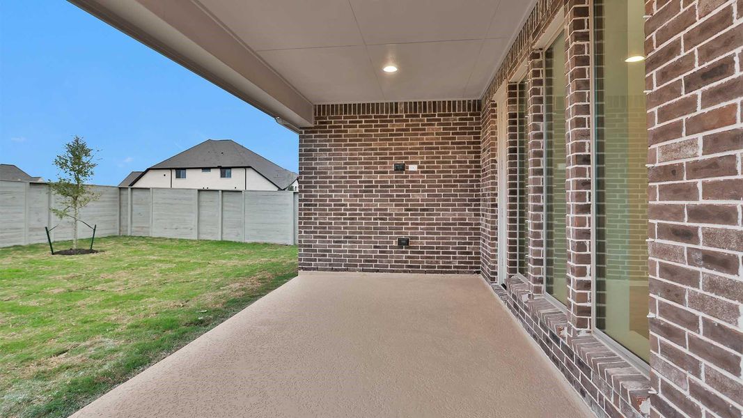 Exterior details and patio area of a home in , League City (Image 3).