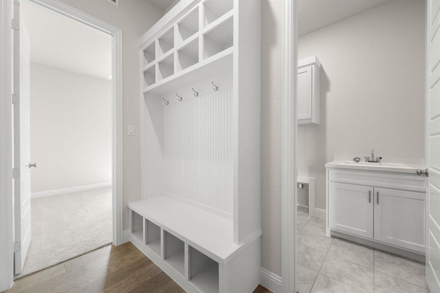 2300 KNapp- Mudroom-Utility-2