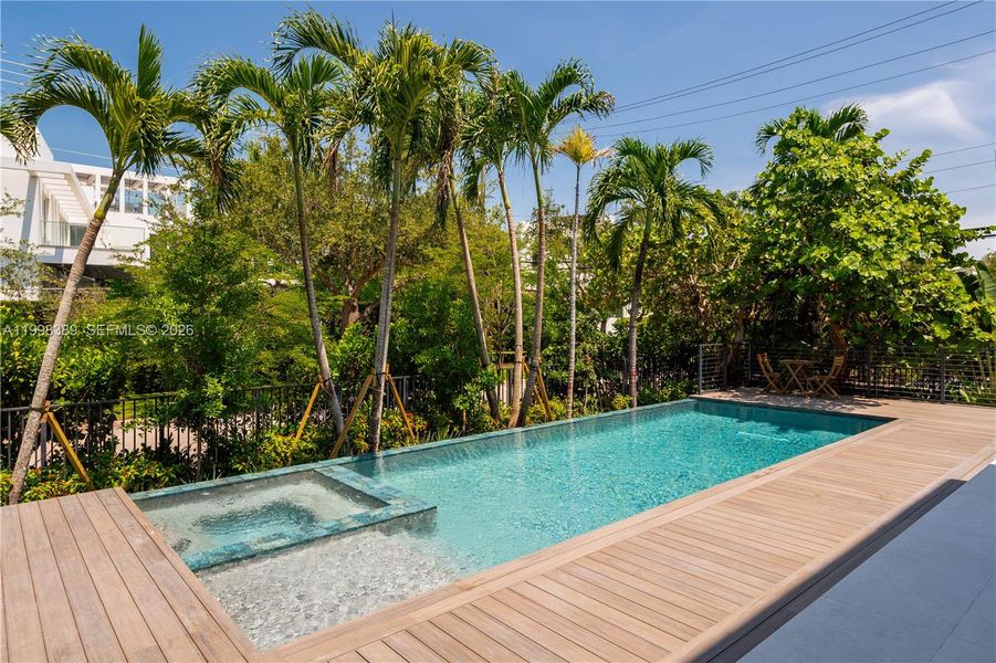 Community amenities in , Key Biscayne (Image 18).