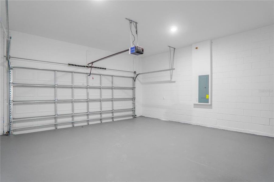 Spacious, unfurnished interior of a new home in , Dunnellon (Image 43).