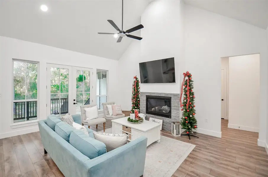 Chimney and lots of natural lighting