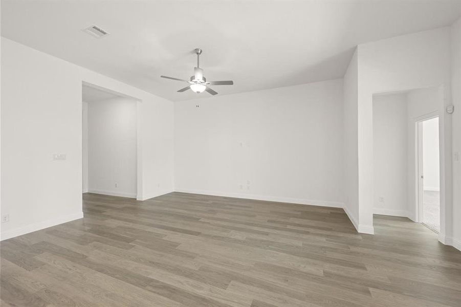 Spacious, unfurnished interior of a new home in Kentsdale Farms, DeSoto (Image 37).