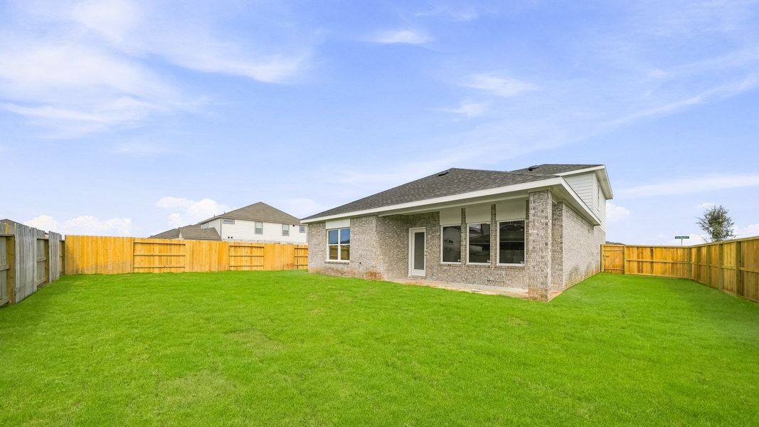 Exterior details and patio area of a home in Sunterra Lakes, Brookshire (Image 3).