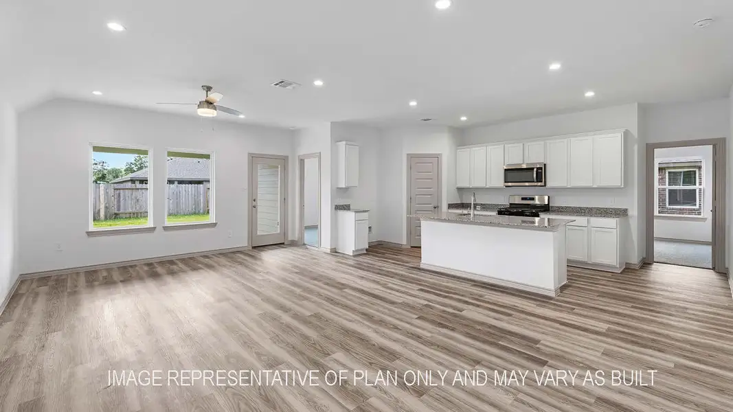 Spacious, unfurnished interior of a new home in Holly Trails, Sour Lake (Image 10).