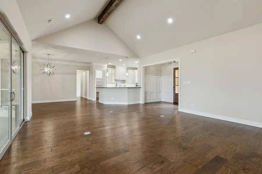Spacious, unfurnished interior of a new home in , Granbury (Image 15).