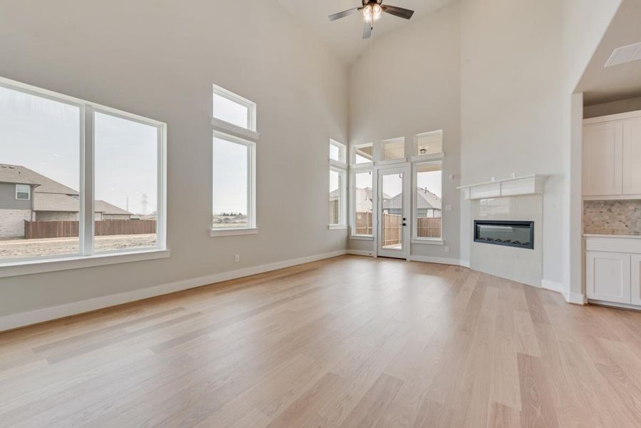 Spacious, unfurnished interior of a new home in Edgewater, Fate (Image 21).