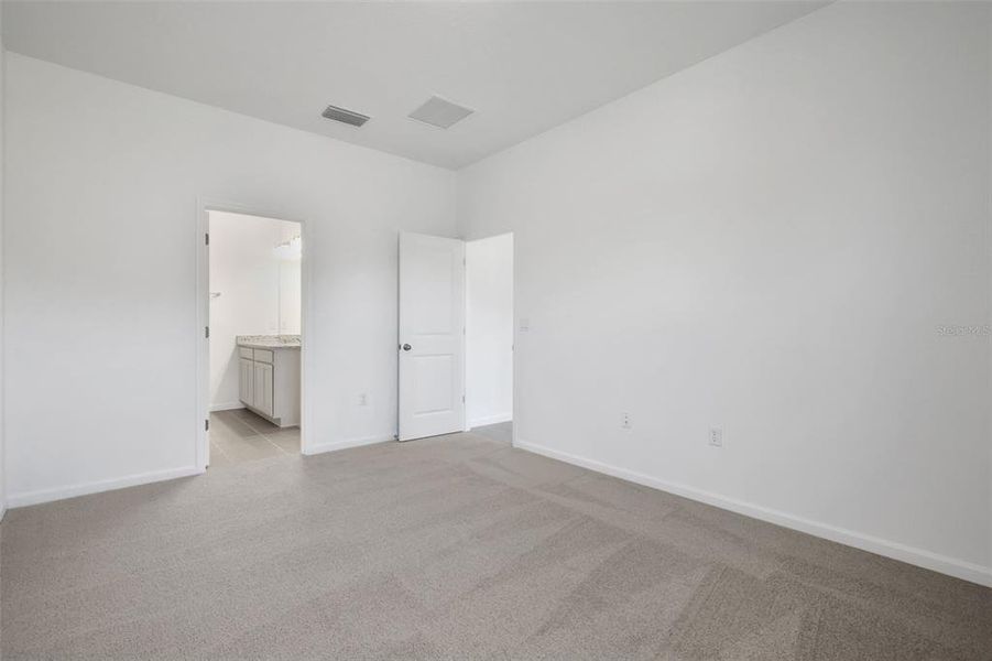 Spacious, unfurnished interior of a new home in Seaport Village, Tavares (Image 12).
