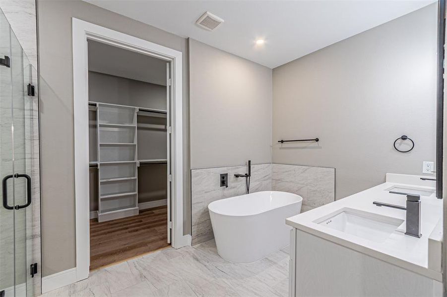 Master bathroom with garden tub Master bathroom with garden tub