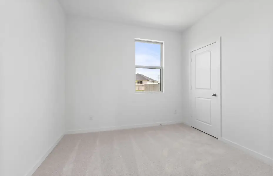 Spacious, unfurnished interior of a new home in County View, Temple (Image 29).