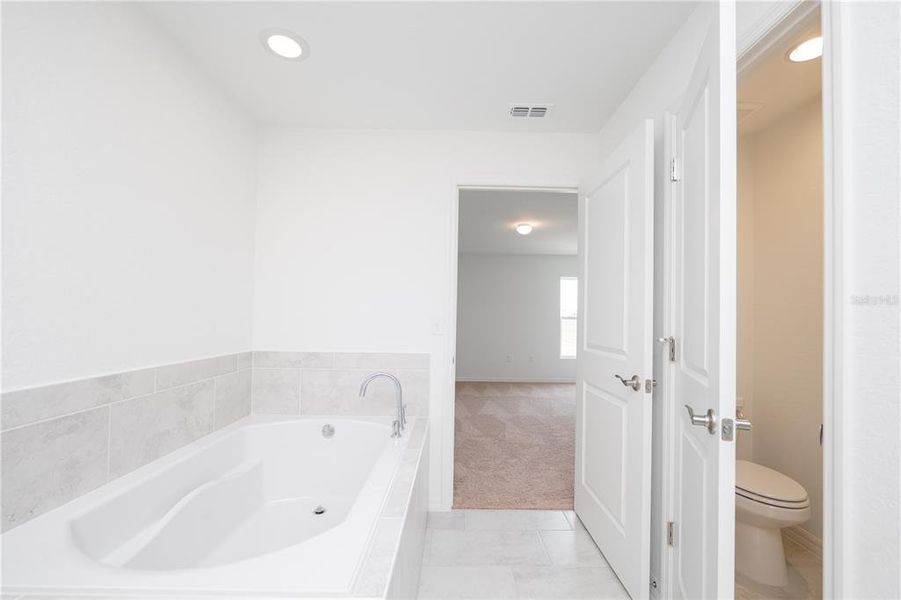 Furnished interior view inside a new home in , Winter Haven (Image 8).