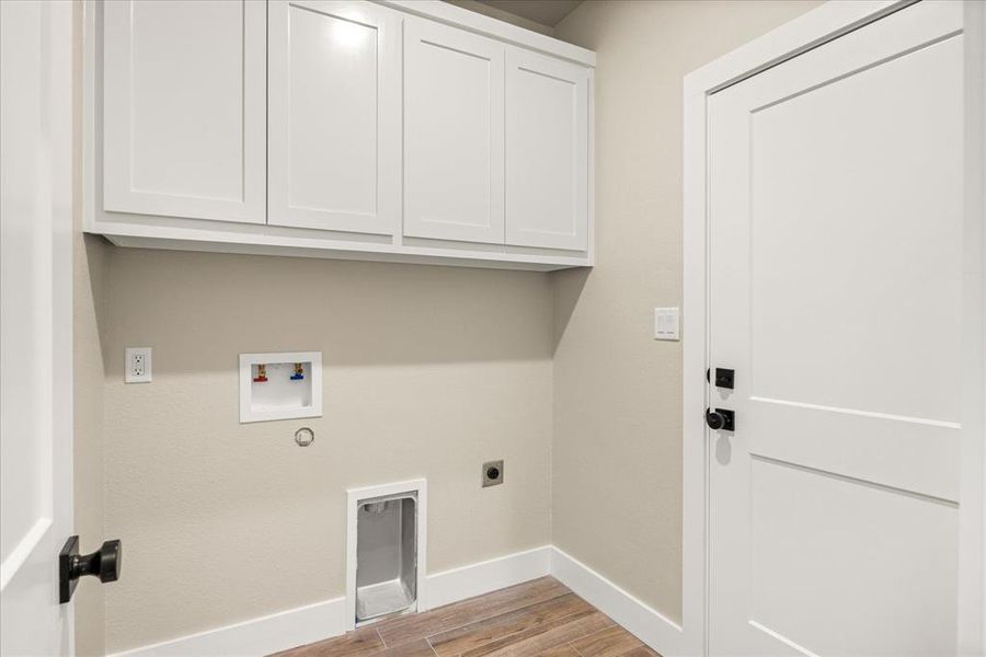 Spacious, unfurnished interior of a new home in , Granbury (Image 23). Spacious, unfurnished interior of a new home in , Granbury (Image 23).