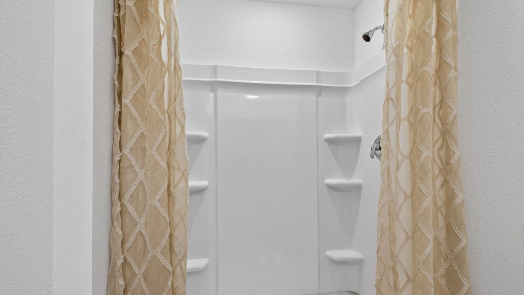 Representative interior finishes for a home built from the Freeport by D.R. Horton in The Arbors, Jacksonville (Image 21).