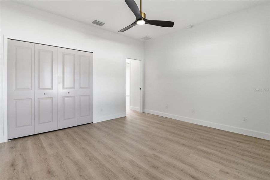 Spacious, unfurnished interior of a new home in , Citrus Springs (Image 30).