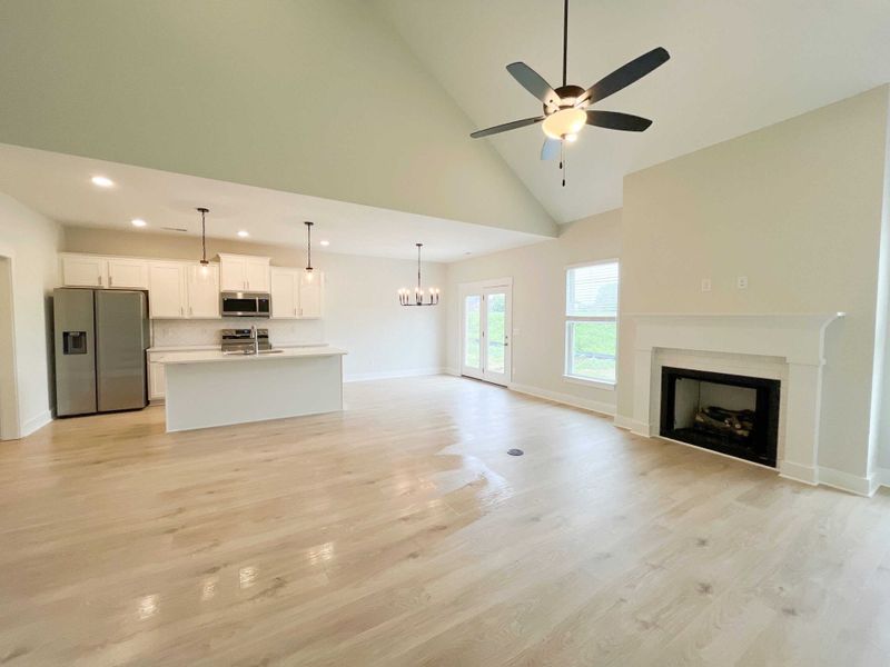 Spacious, unfurnished interior of a new home in Saundersville Station, Hendersonville (Image 6).