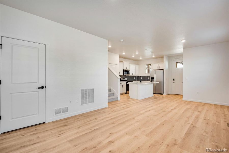 Spacious, unfurnished interior of a new home in Horizon Uptown, Aurora (Image 40). Spacious, unfurnished interior of a new home in Horizon Uptown, Aurora (Image 40).
