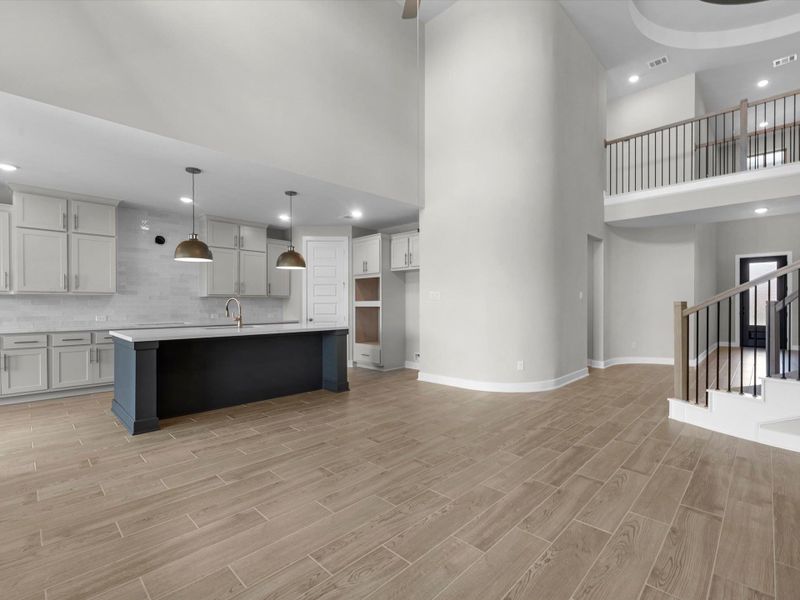 Representative image. Features, specifications, selections and colors may vary. Representative image. Features, specifications, selections and colors may vary.