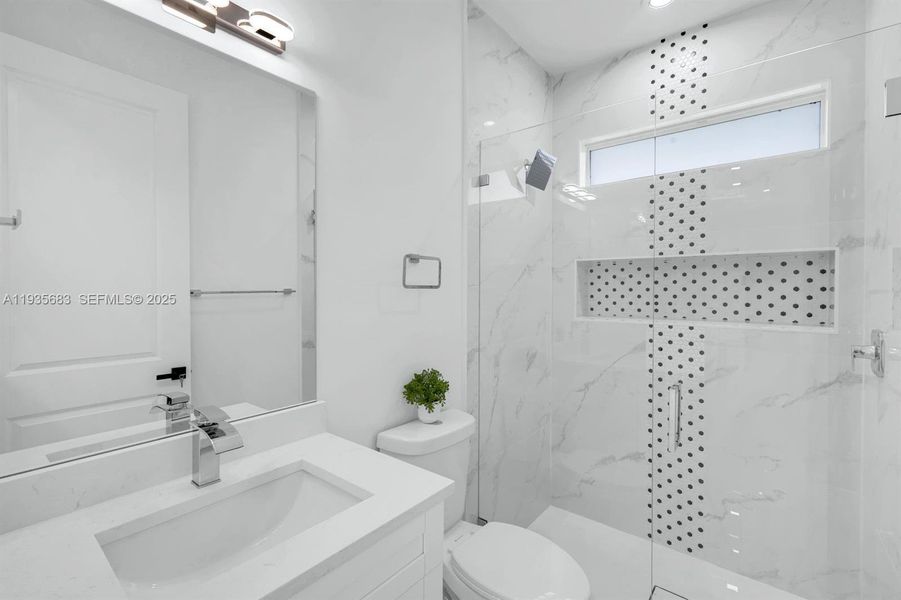 Furnished interior view inside a new home in , Cape Coral (Image 8).