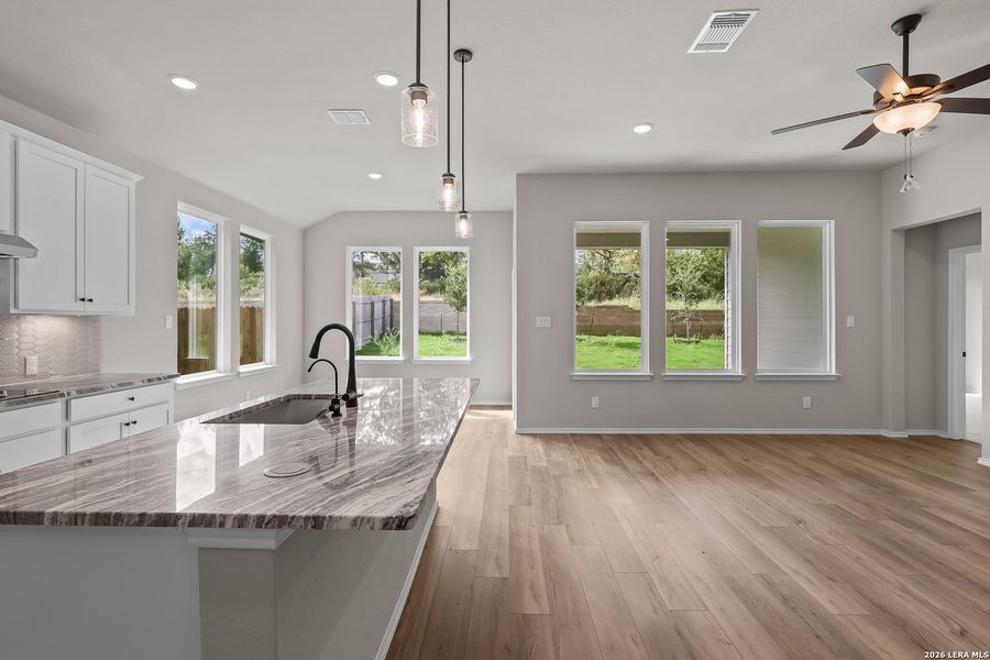 Spacious, unfurnished interior of a new home in Royal Crest, San Antonio (Image 27).