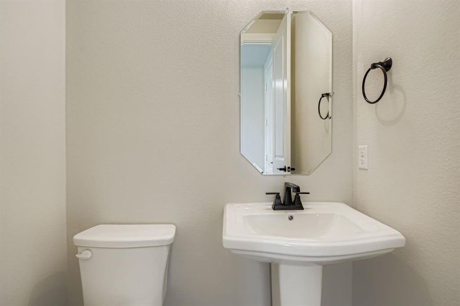 Furnished interior view inside a new home in Hillstead, Lavon (Image 9).