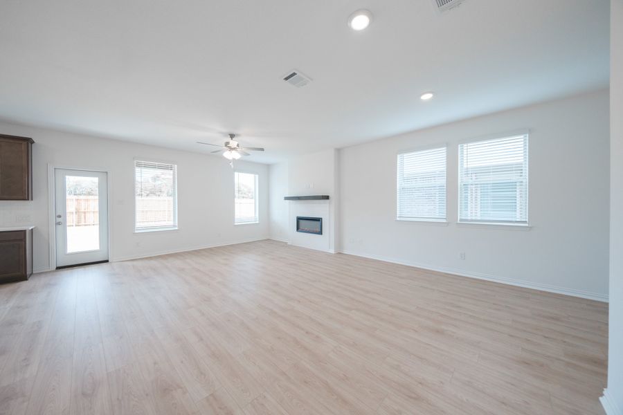 Spacious, unfurnished interior of a new home in Churchill, Anna (Image 12).