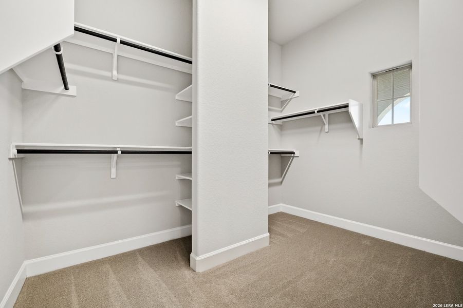 Spacious, unfurnished interior of a new home in Potranco Acres, Castroville (Image 10).