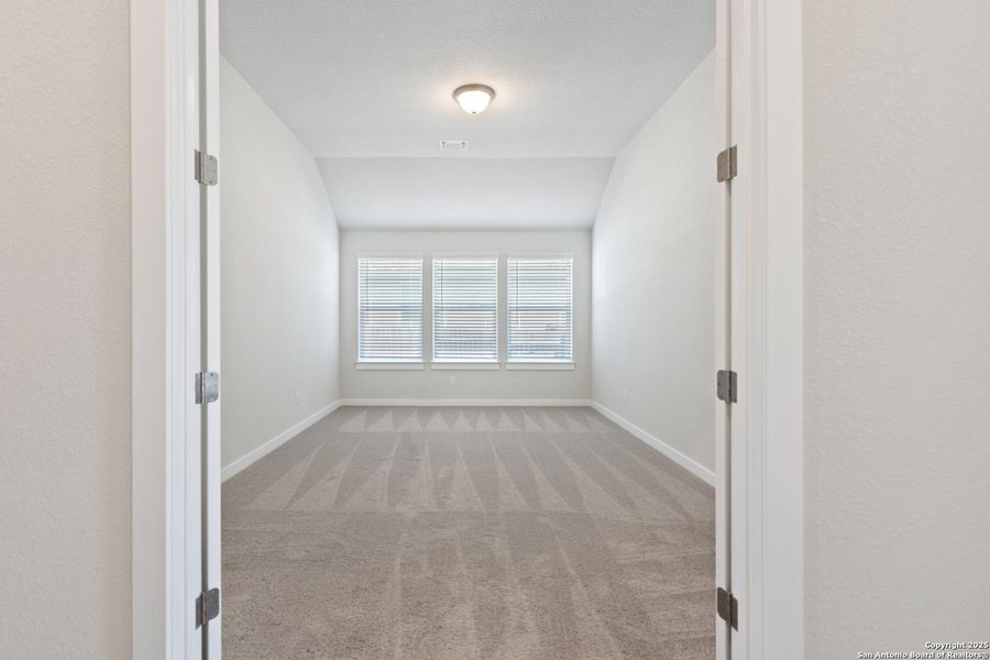 Spacious, unfurnished interior of a new home in Veramendi, New Braunfels (Image 24).