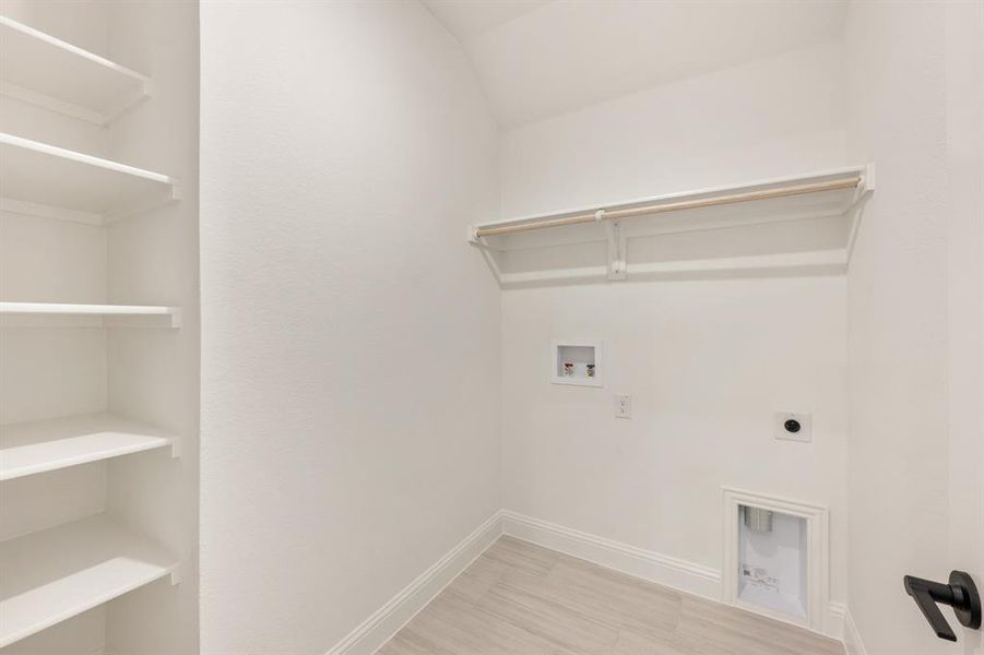 Spacious, unfurnished interior of a new home in Timberbrook, Justin (Image 36).