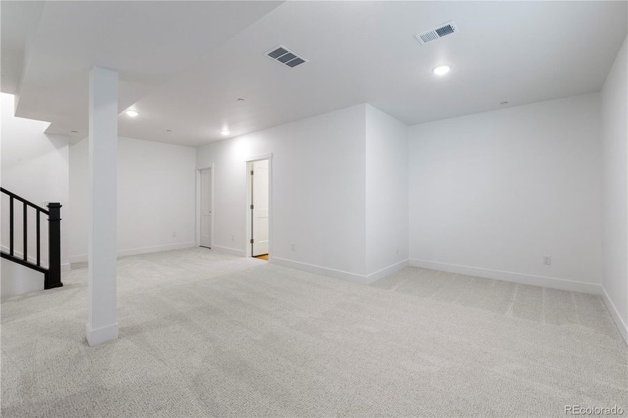 Spacious, unfurnished interior of a new home in Westerly, Erie (Image 21).